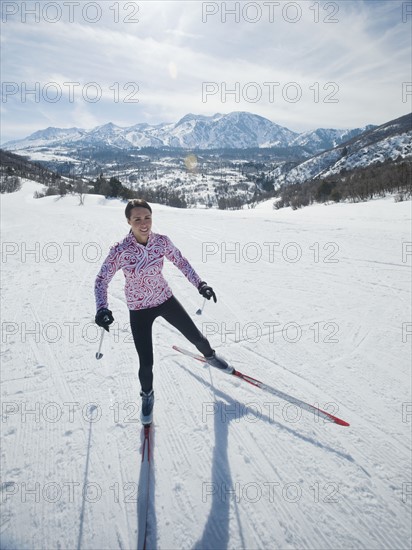 Woman cross country skiing. Date : 2008