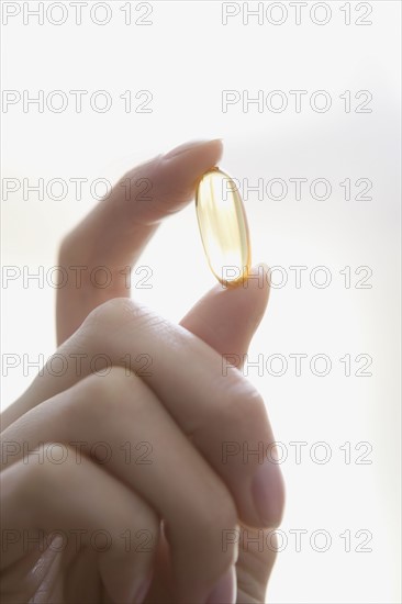 Woman holding vitamin. Date : 2008