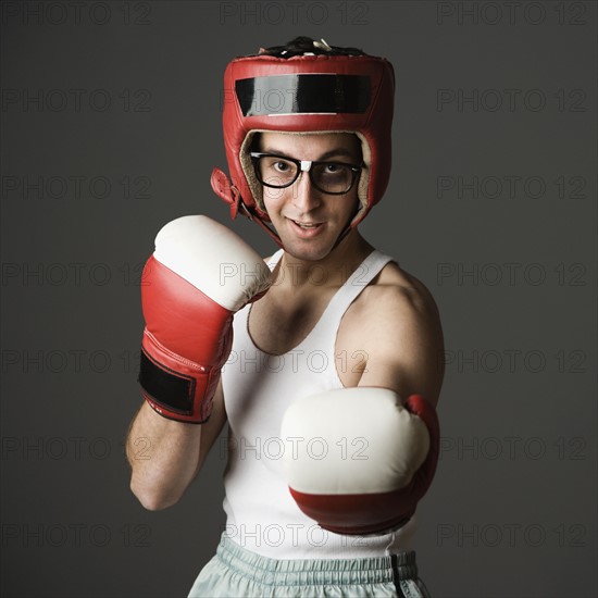 Nerdy man boxing. Date : 2008