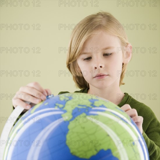 Boy looking at globe. Date : 2008