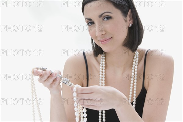 Woman wearing pearl necklace. Date : 2008
