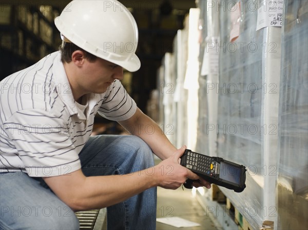 Warehouse worker scanning shipments. Date : 2008