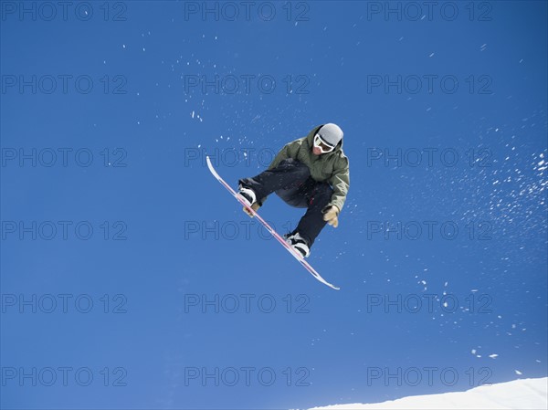 Man on snowboard in air. Date : 2008