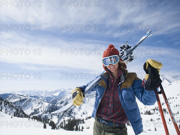 Woman holding skis on shoulder. Date : 2008