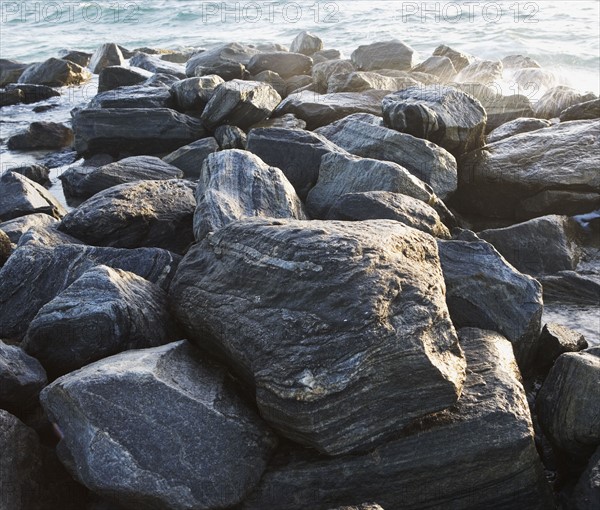 Rocks in front of water. Date : 2008