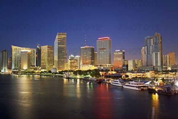 Miami city skyline at night, Dade County, Florida, United States. Date : 2008
