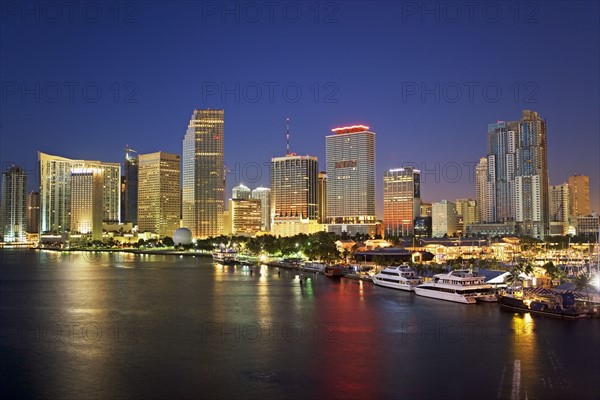 Miami city skyline at night, Dade County, Florida, United States. Date : 2008