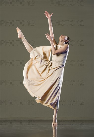 Female ballet dancer dancing. Date : 2008