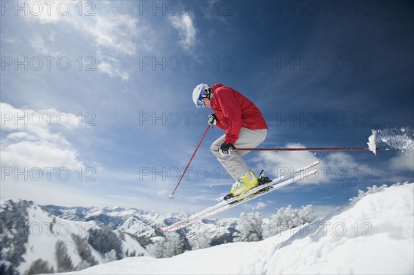 Man in air on skis. Date : 2008