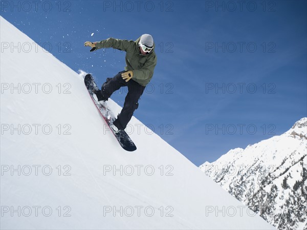 Man on snowboard in air. Date : 2008