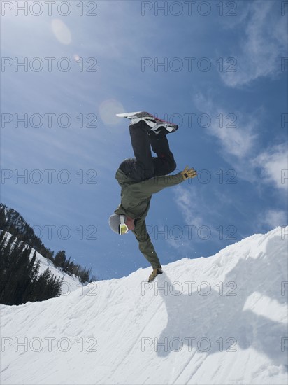 Man performing trick on snowboard. Date : 2008