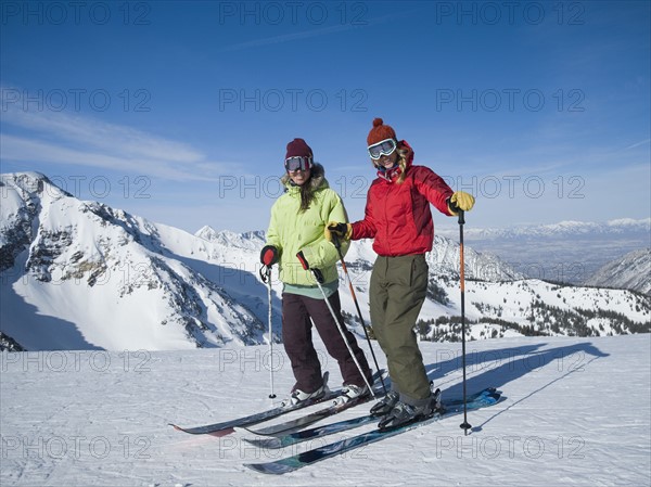 Women standing on skis, Wasatch Mountains, Utah, United States. Date : 2008