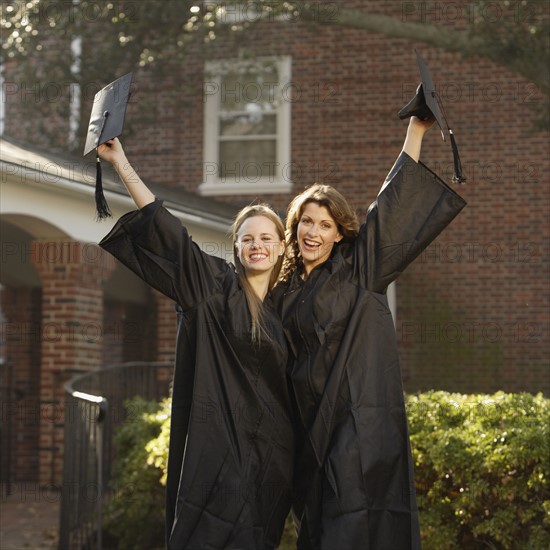 Women graduates cheering. Date : 2008