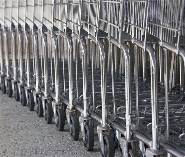Row of shopping carts. Date : 2008