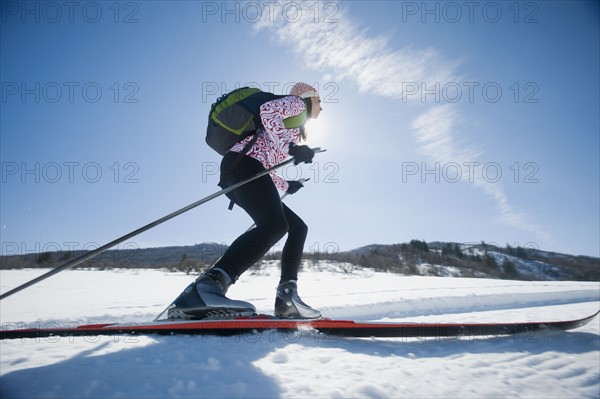 Woman cross country skiing. Date : 2008