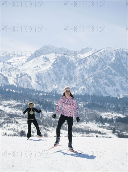 Women cross country skiing. Date : 2008