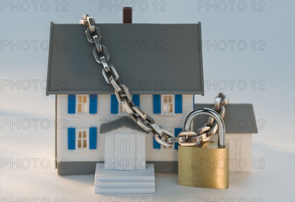 Model house locked with chain. Date : 2008