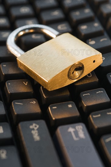 Close up of lock on computer keyboard. Date : 2008