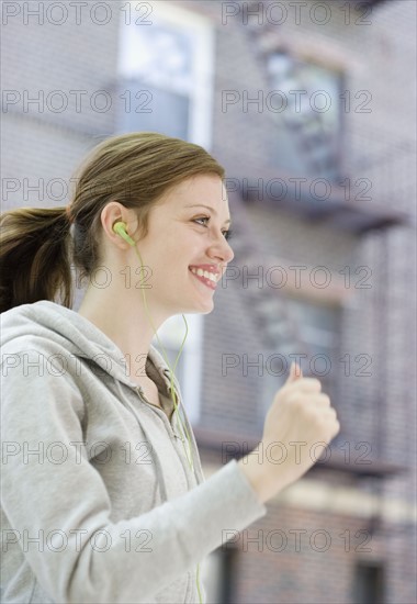 Young woman jogging in urban setting. Date : 2008