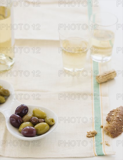 Glasses of white wine and olives. Date : 2008