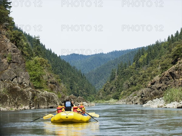 Group whitewater rafting. Date : 2008