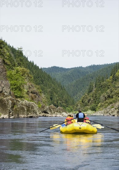 Group whitewater rafting. Date : 2008