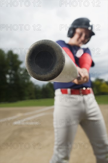 Baseball player swinging bat. Date : 2008