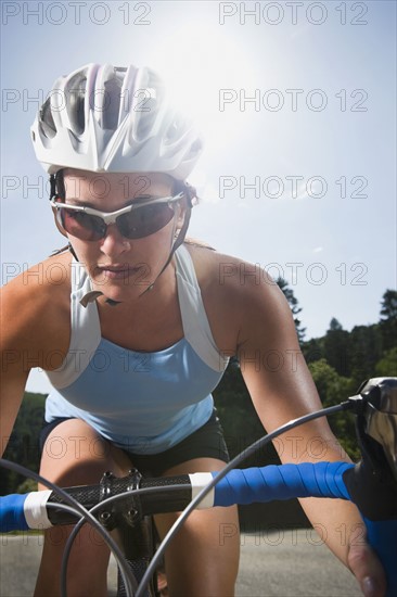 Cyclist on mountain road. Date : 2008