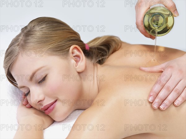 Young woman getting oil massage. Date : 2008