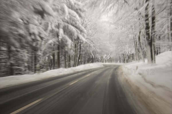 Icy road in winter. Date : 2008