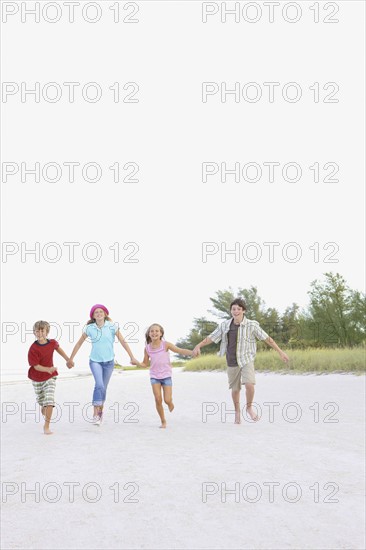 Children running on beach. Date : 2008