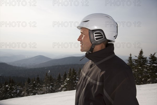 Snowboarder at top of ski hill. Date : 2008