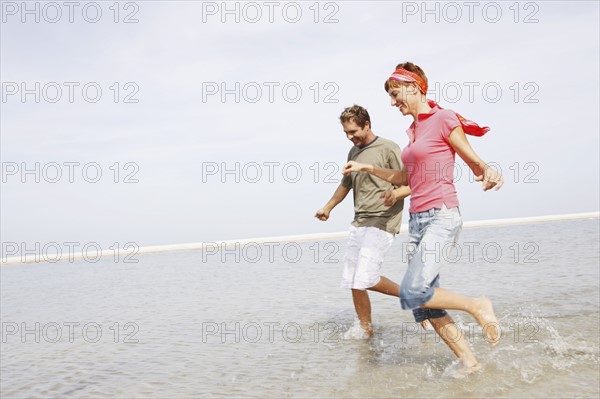 Couple running in ocean. Date : 2008