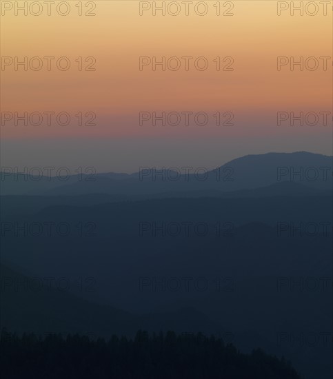 View of sunset over mountain range. Date : 2008