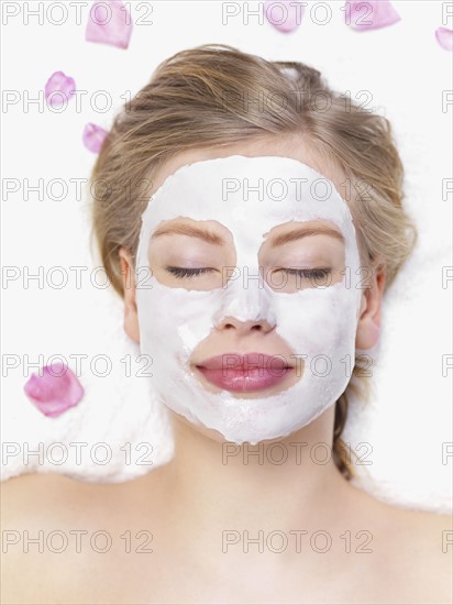 Young woman getting facial spa treatment. Date : 2008