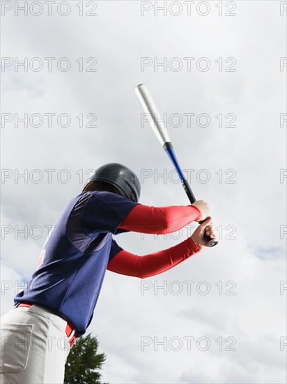 Baseball player reading to swing bat. Date : 2008