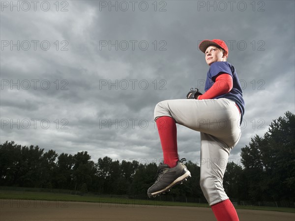 Baseball pitcher getting ready to throw ball. Date : 2008