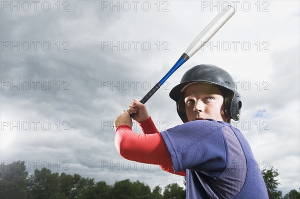 Baseball player reading to swing bat. Date : 2008
