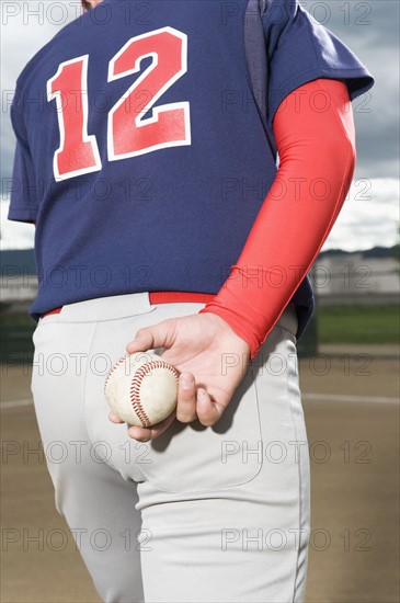 Baseball pitcher getting ready to throw ball. Date : 2008