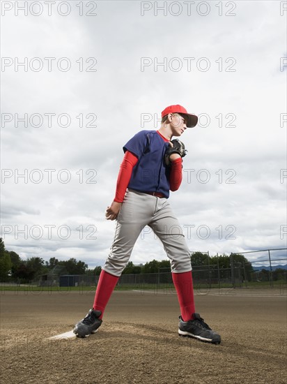 Baseball pitcher getting ready to throw ball. Date : 2008