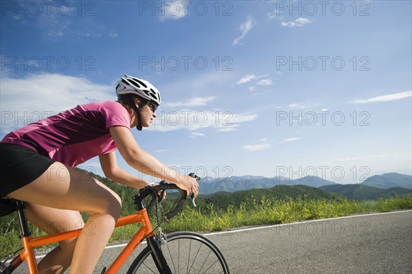 Cyclist on mountain road. Date : 2008