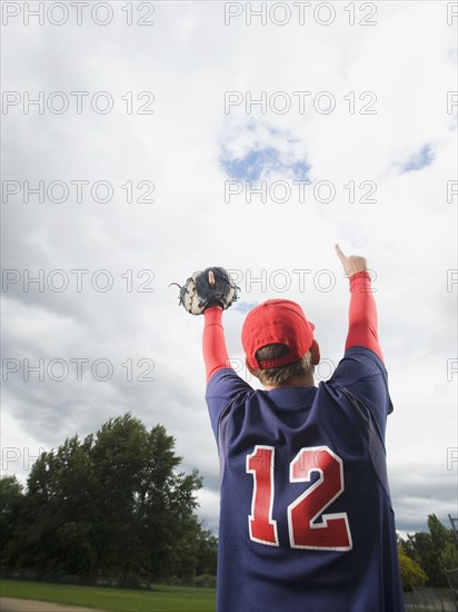 Baseball player celebrating with arms raised. Date : 2008