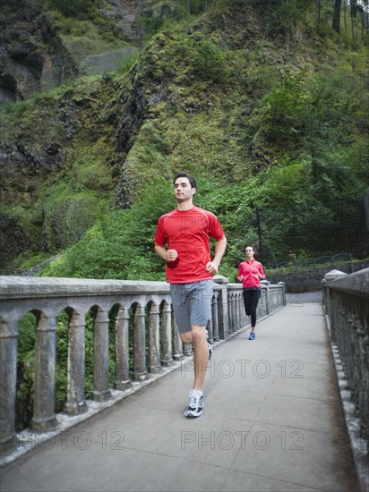 Couple running across bridge. Date : 2008