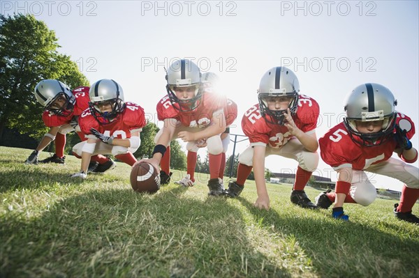 Football players at line of scrimmage ready to snap football. Date : 2008