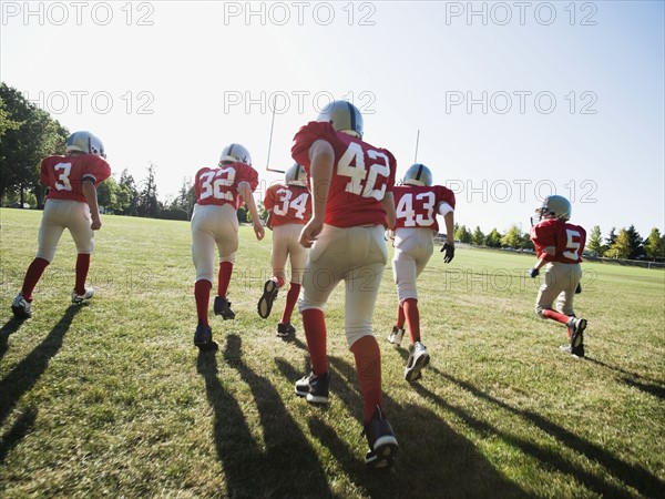 Football players running onto field. Date : 2008