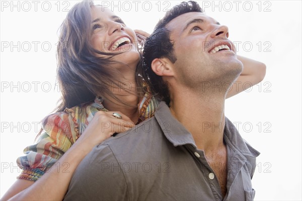 Smiling couple looking up. Date : 2008