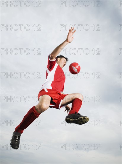 Soccer player kicking soccer ball in mid-air. Date : 2008