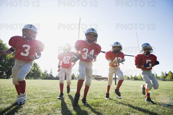 Football players running on field. Date : 2008