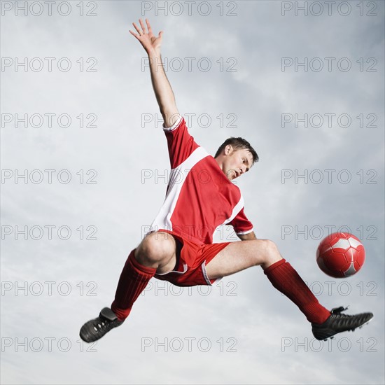 Soccer player kicking soccer ball in mid-air. Date : 2008