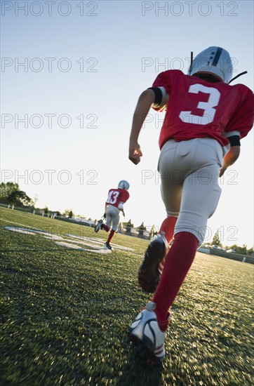 Football players running on field. Date : 2008